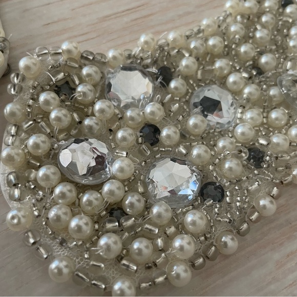 Elegant Pearl and Crystal beaded Collar Necklace - Picture 7 of 7